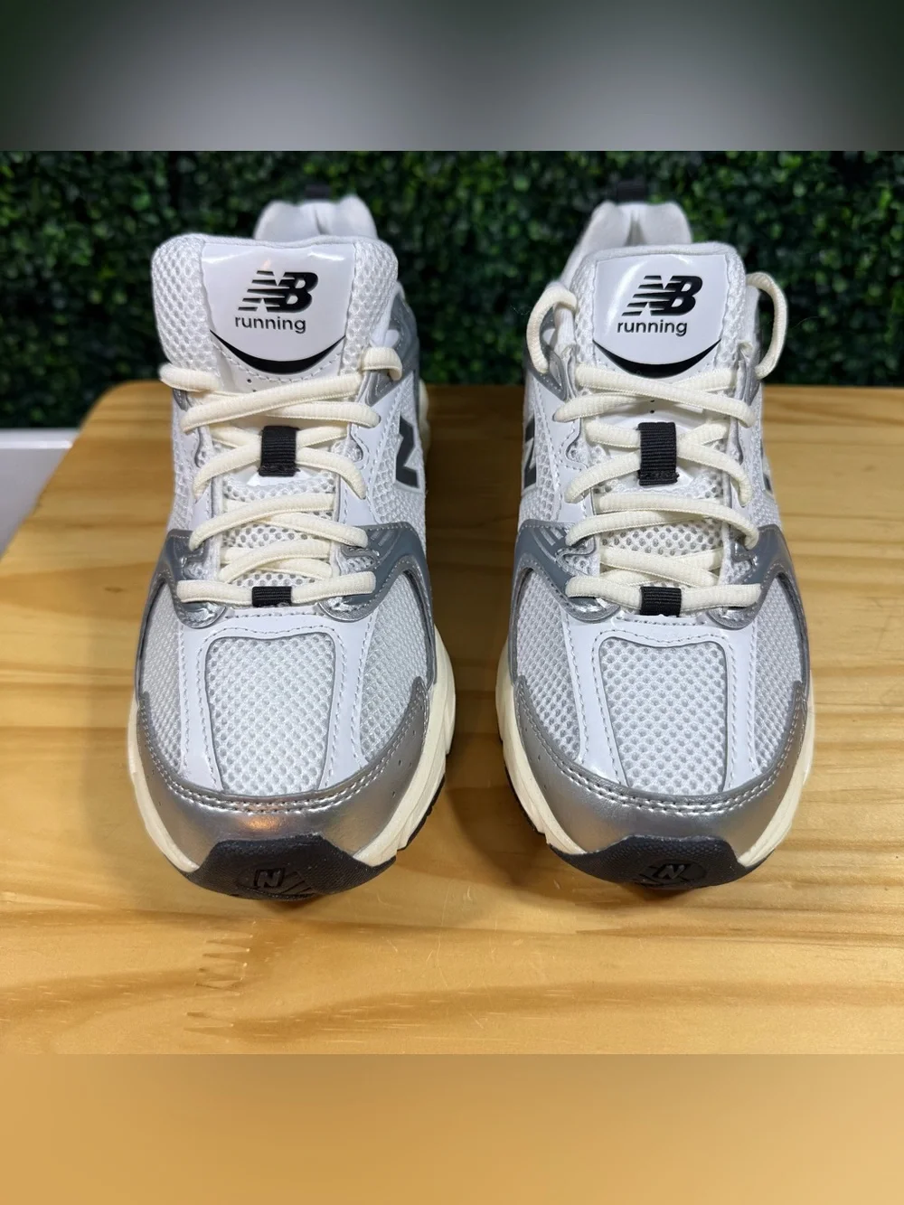 New Balance 530 U530ESA Women’s 7.5 Men’s 6 White Silver Sneakers New